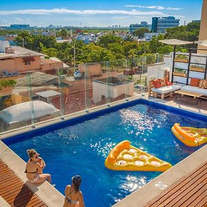 Nomads Hotel, Hostel & Rooftop Pool Cancun